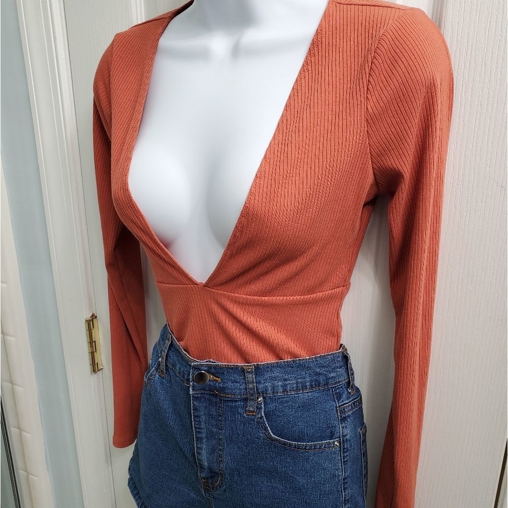 Forever 21 knit long sleeve cleavage bodysuit - Picture 6 of 7